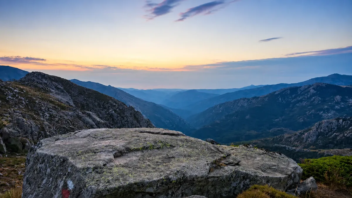 Vallée au crépuscule